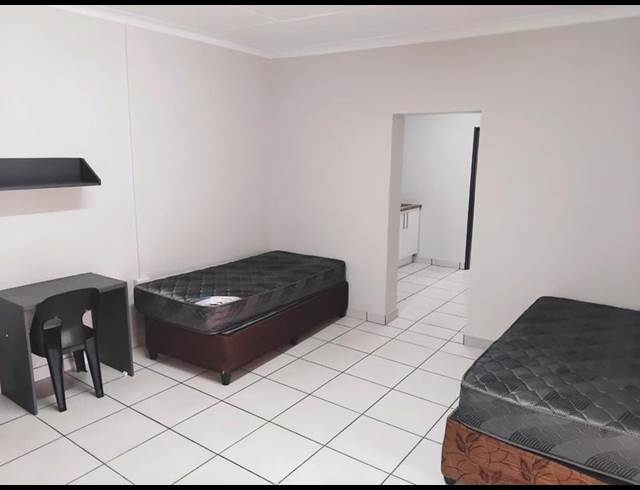 1 BEDROOM PROPERTY TO RENT IN DIE BULT