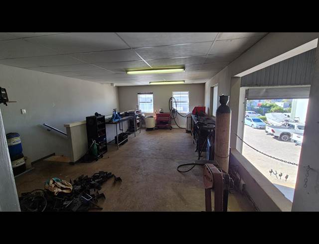 254M² WAREHOUSE TO LET IN CAPRICORN