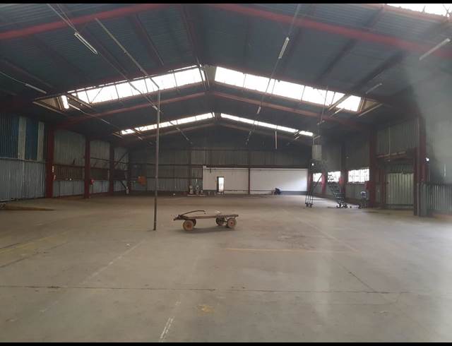 1,870M² WAREHOUSE RENTED IN AMALGAM