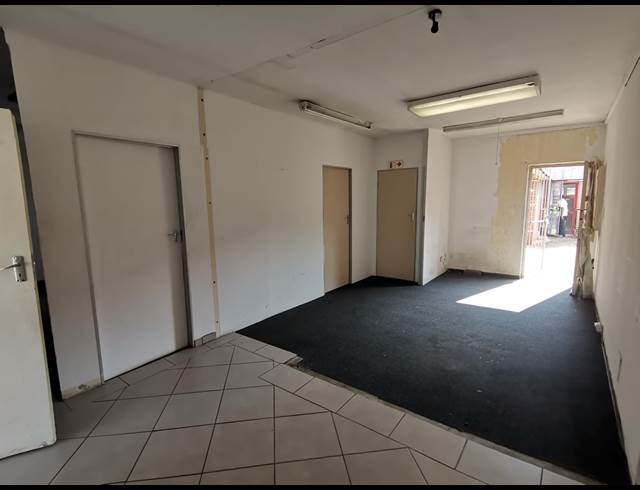 82M² OFFICE TO LET IN VALHALLA