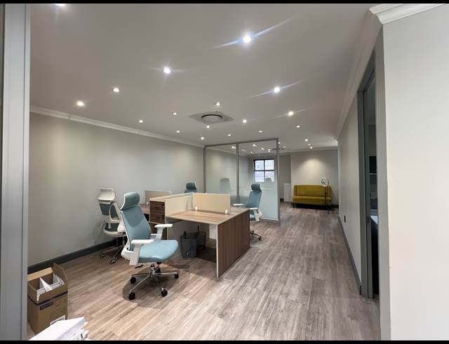 140M² OFFICE TO LET IN HYDE PARK