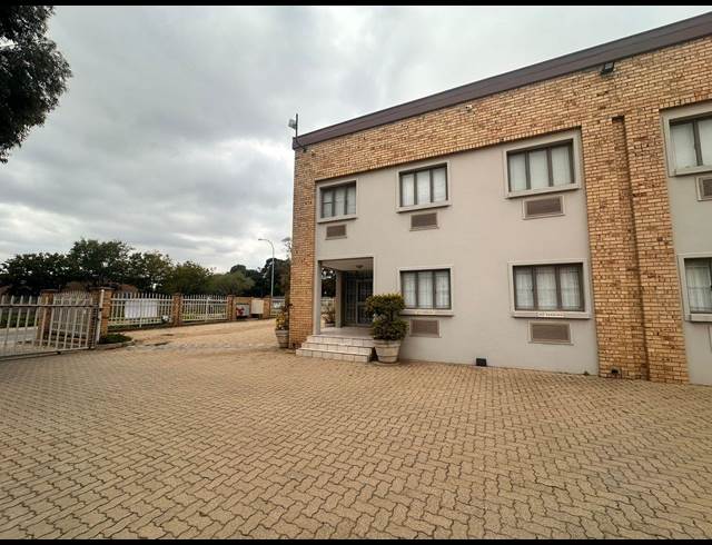 2,805M² WAREHOUSE TO LET IN ORMONDE