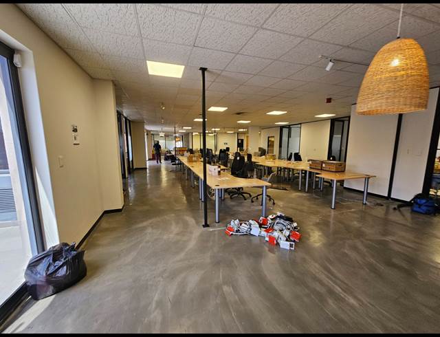877M² OFFICE TO LET IN CENTURY CITY