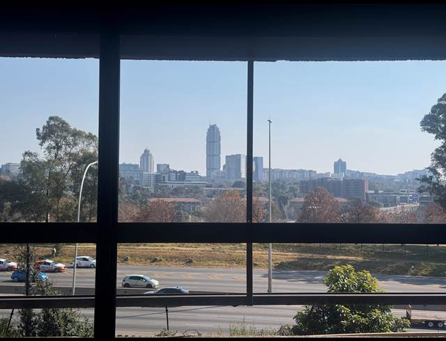 700M² SHOWROOM TO LET IN WYNBERG