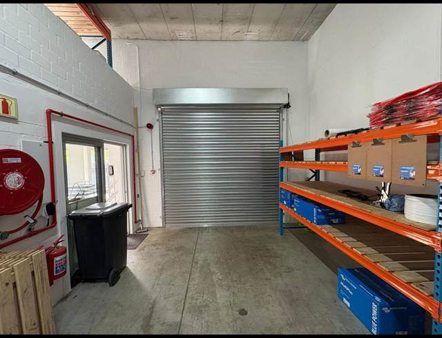 199M² WAREHOUSE TO LET IN FIRGROVE