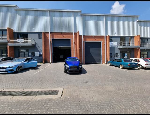 322M² WAREHOUSE TO LET IN LINBRO PARK