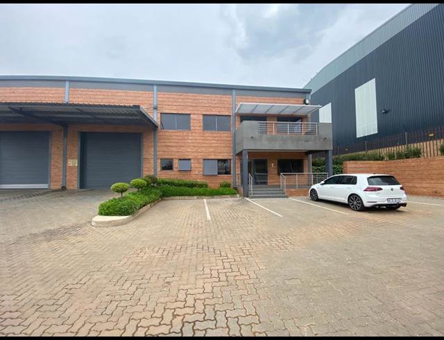 800M² WAREHOUSE TO LET IN HALFWAY HOUSE