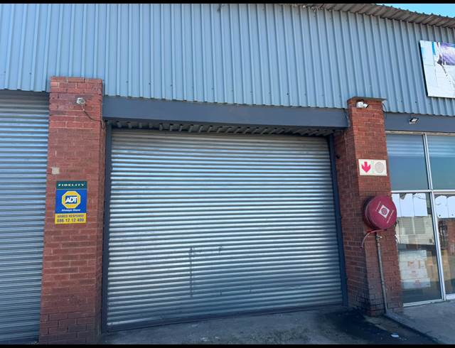 200M² WAREHOUSE TO LET IN CROWN