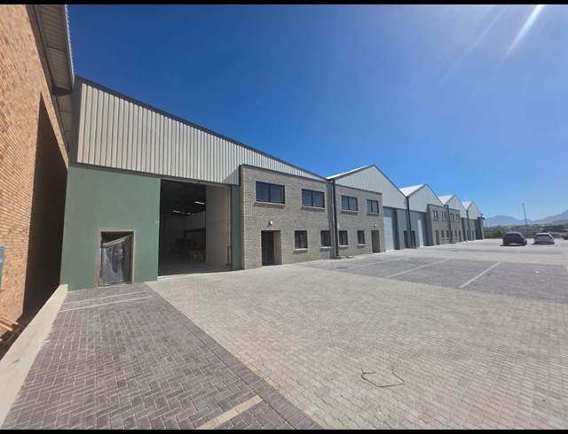 562M² WAREHOUSE TO LET IN FIRGROVE