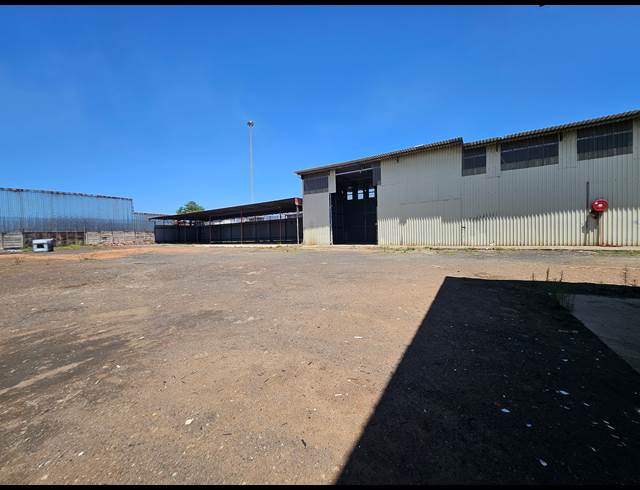 3,988M² WAREHOUSE TO LET IN ROSSLYN