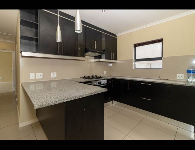 3 BEDROOM HOUSE TO LET IN PARKLANDS NORTH