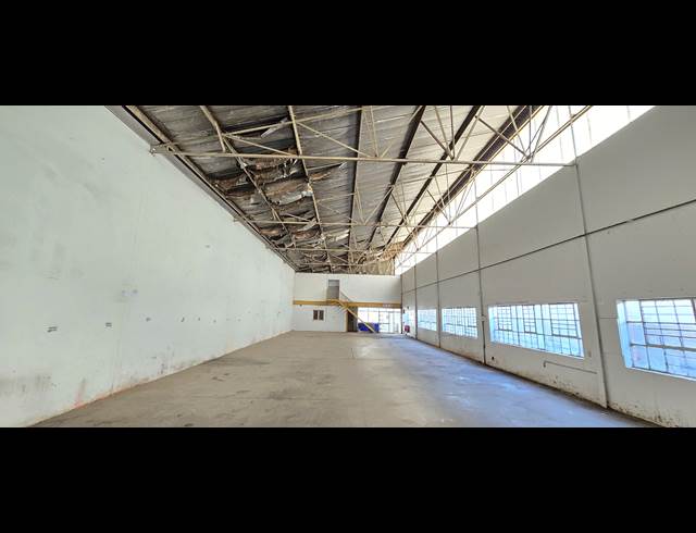 690M² WAREHOUSE TO LET IN STORMILL