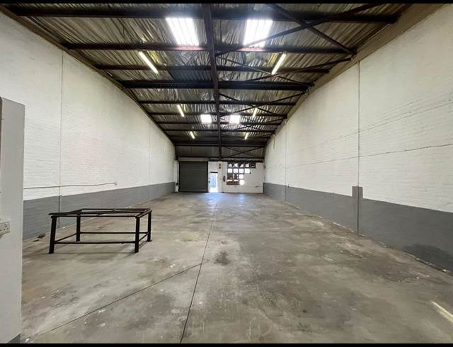 193M² WAREHOUSE TO LET IN CROWN