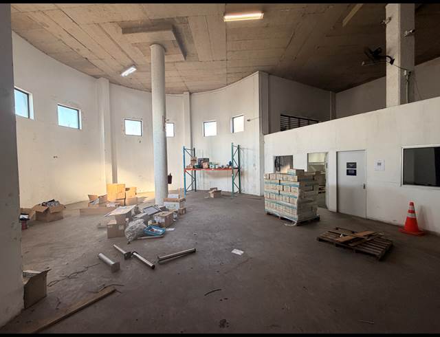 900M² WAREHOUSE TO LET IN RIVERHORSE VALLEY