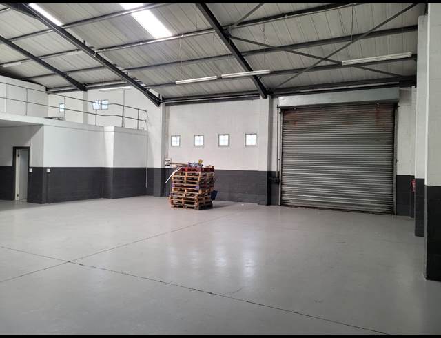 420M² WAREHOUSE TO LET IN EPPING INDUSTRIAL