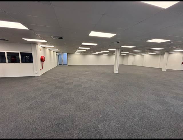 650M² OFFICE TO LET IN RIVERSIDE