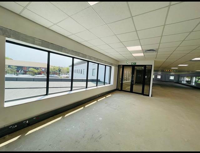 425M² OFFICE TO LET IN VORNA VALLEY