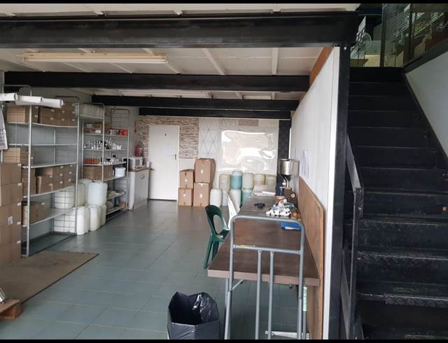 202M² WAREHOUSE TO LET IN GLEN ANIL