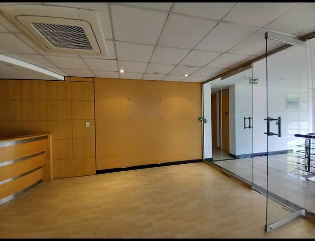 338M² OFFICE TO LET IN BRYANSTON