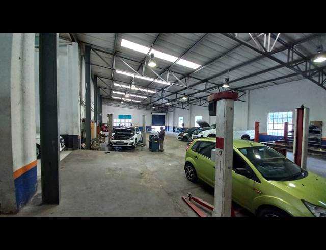2,300M² SHOWROOM TO LET IN ANDERBOLT