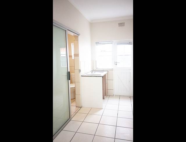 2 bed property to rent in SCHOTSCHE KLOOF