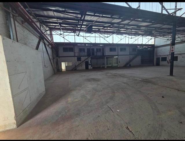 1,072M² WAREHOUSE TO LET IN BURBREEZE
