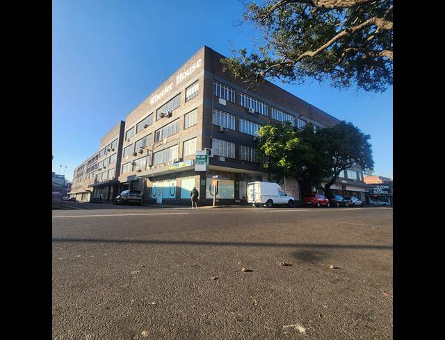 696M² SHOWROOM TO LET IN WINDERMERE