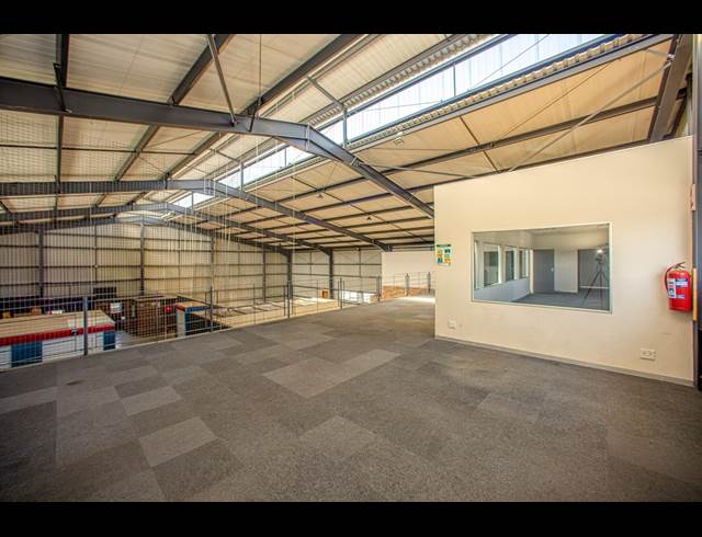1,150M² WAREHOUSE TO LET IN WYNBERG