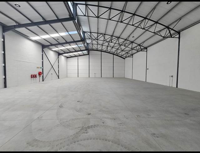 768M² WAREHOUSE TO LET IN FIRGROVE INDUSTRIAL ESTATE
