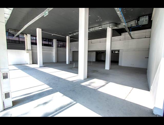 540M² SHOWROOM TO LET IN KRAMERVILLE