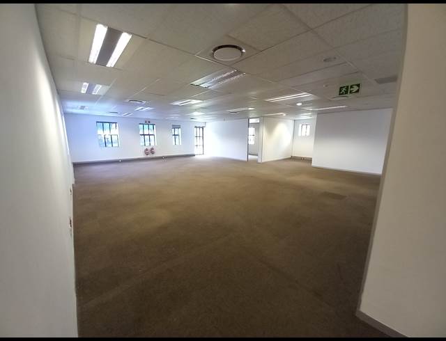 370M² OFFICE TO LET IN BRYANSTON