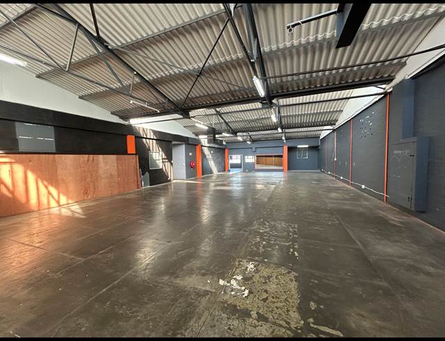 582M² OFFICE TO LET IN PAARDEN EILAND