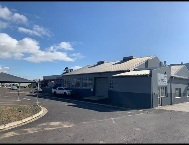 1,140M² WAREHOUSE TO LET IN DAL JOSAFAT