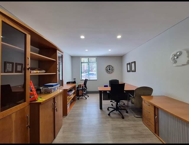 20M² OFFICE TO LET IN DUNKELD WEST