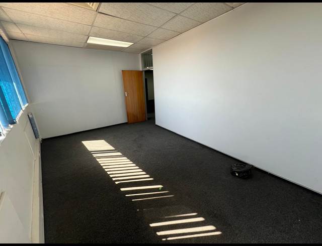 180M² OFFICE TO LET IN STRIJDOMPARK