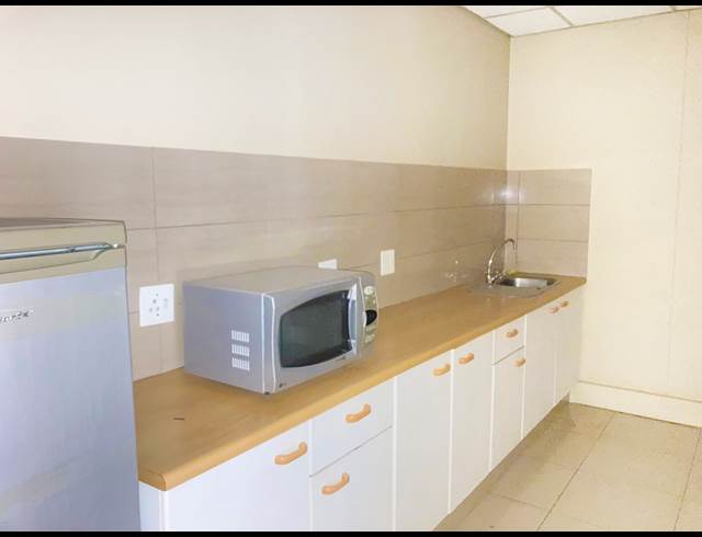380M² OFFICE TO LET IN HALFWAY GARDENS
