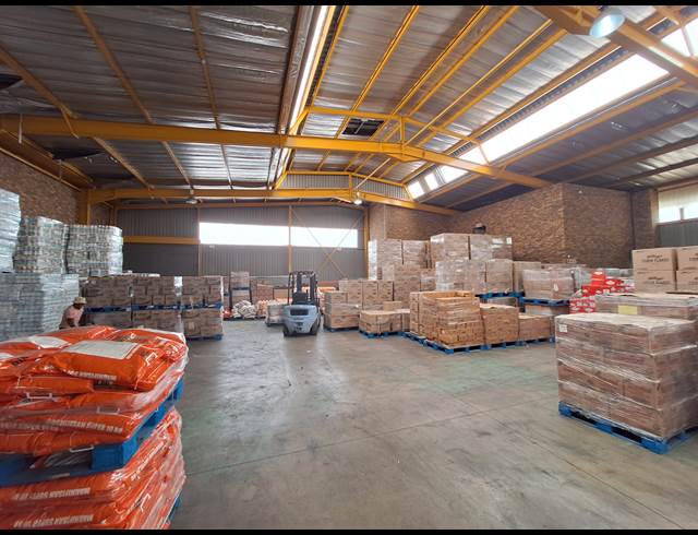 1,300M² WAREHOUSE TO LET IN ROBERTVILLE