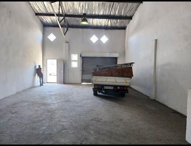 134M² WAREHOUSE TO LET IN PHOENIX INDUSTRIAL