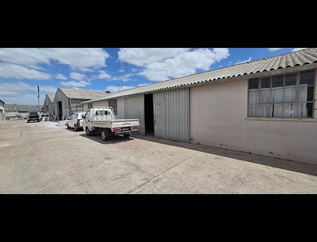 242M² WAREHOUSE TO LET IN WELLINGTON CENTRAL