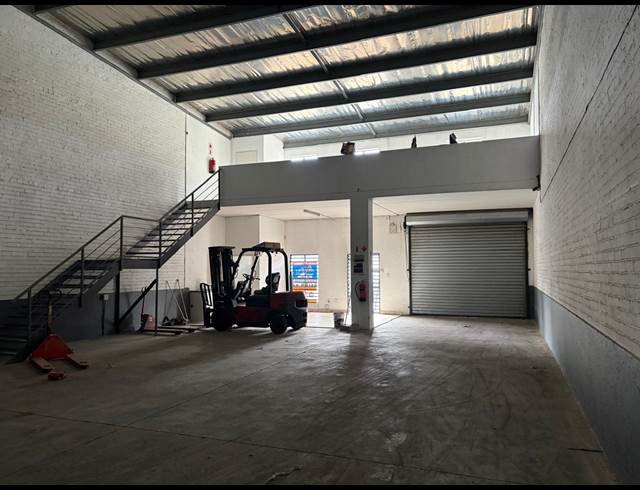 214M² WAREHOUSE TO LET IN CITY DEEP