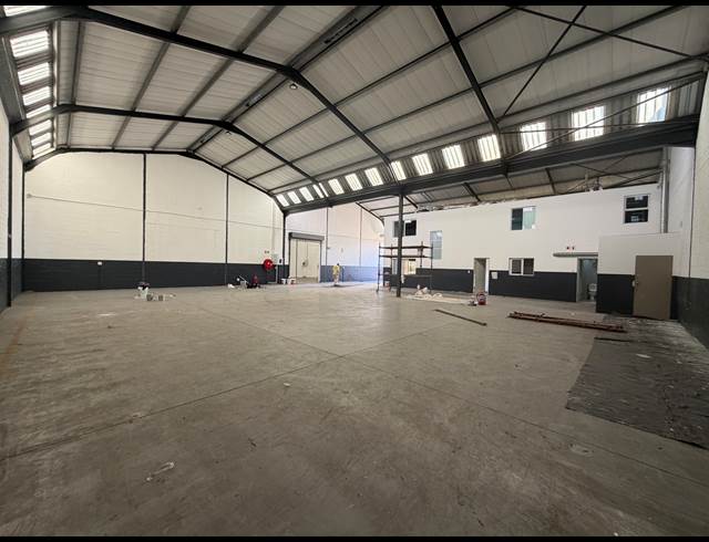 900M² WAREHOUSE TO LET IN SAXENBURG PARK 1