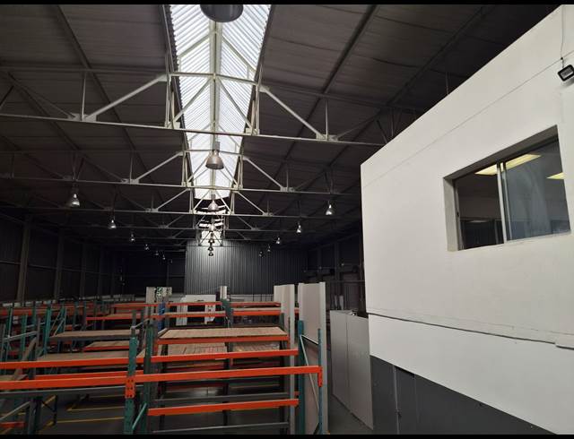 4,195M² WAREHOUSE TO LET IN HALFWAY HOUSE