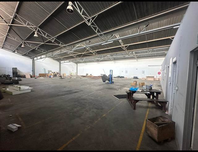 2,069M² WAREHOUSE TO LET IN HENVILLE
