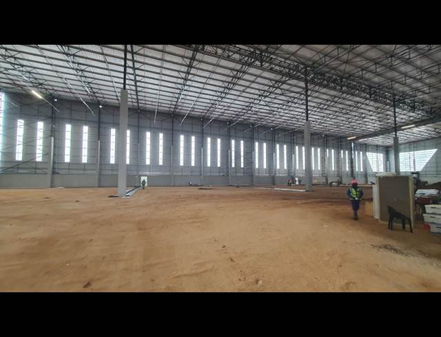 8,300M² WAREHOUSE TO LET IN LINBRO PARK
