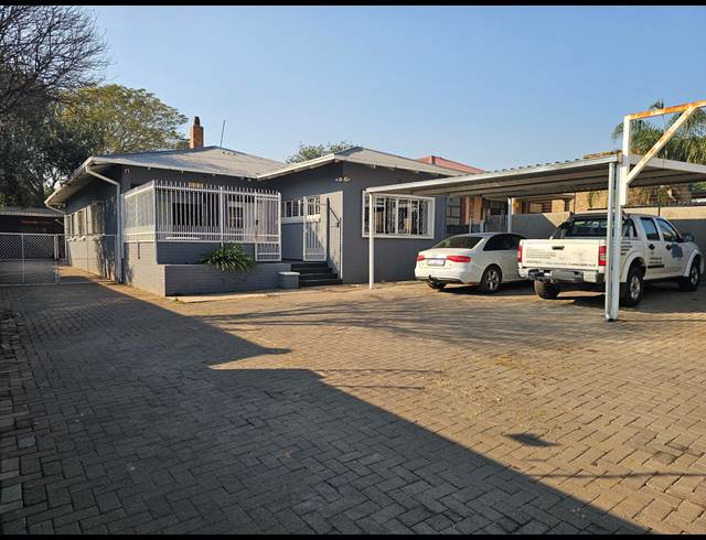 M² OFFICE TO LET IN CAPITAL PARK