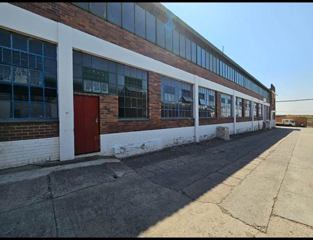 750M² WAREHOUSE TO LET IN TULISA PARK