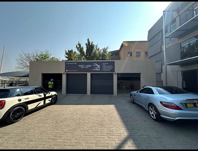 450M² SHOWROOM TO LET IN WYNBERG