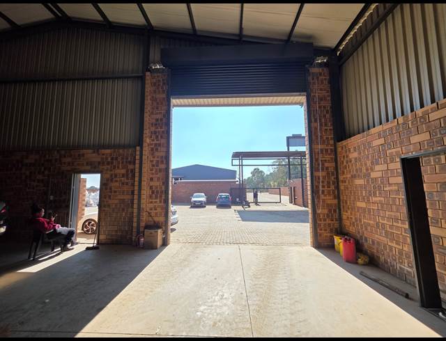 816M² WAREHOUSE TO LET IN AEROTON