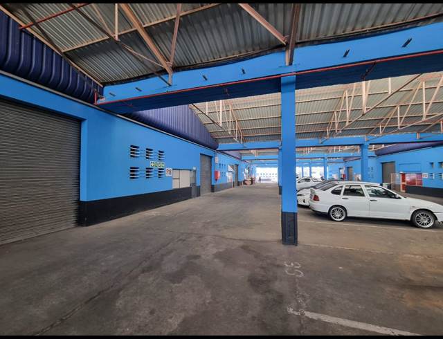 172M² WAREHOUSE TO LET IN STEELEDALE