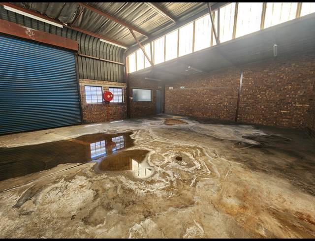 145M² WAREHOUSE TO LET IN WADEVILLE